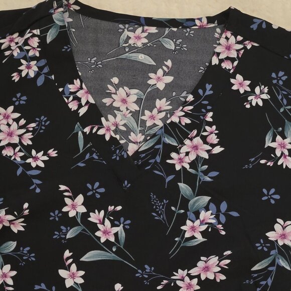 Scrub Top womens size L Large flowers black pink flowers - Picture 4 of 5